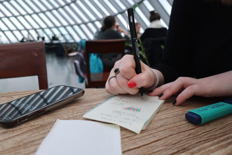 面接で結婚予定について話すべきポイントは？