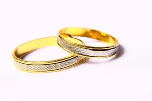 面接で結婚予定を伝えるべきタイミングは？