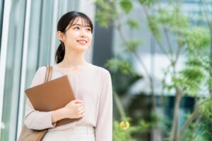 20代女性の転職で年収は下がる？